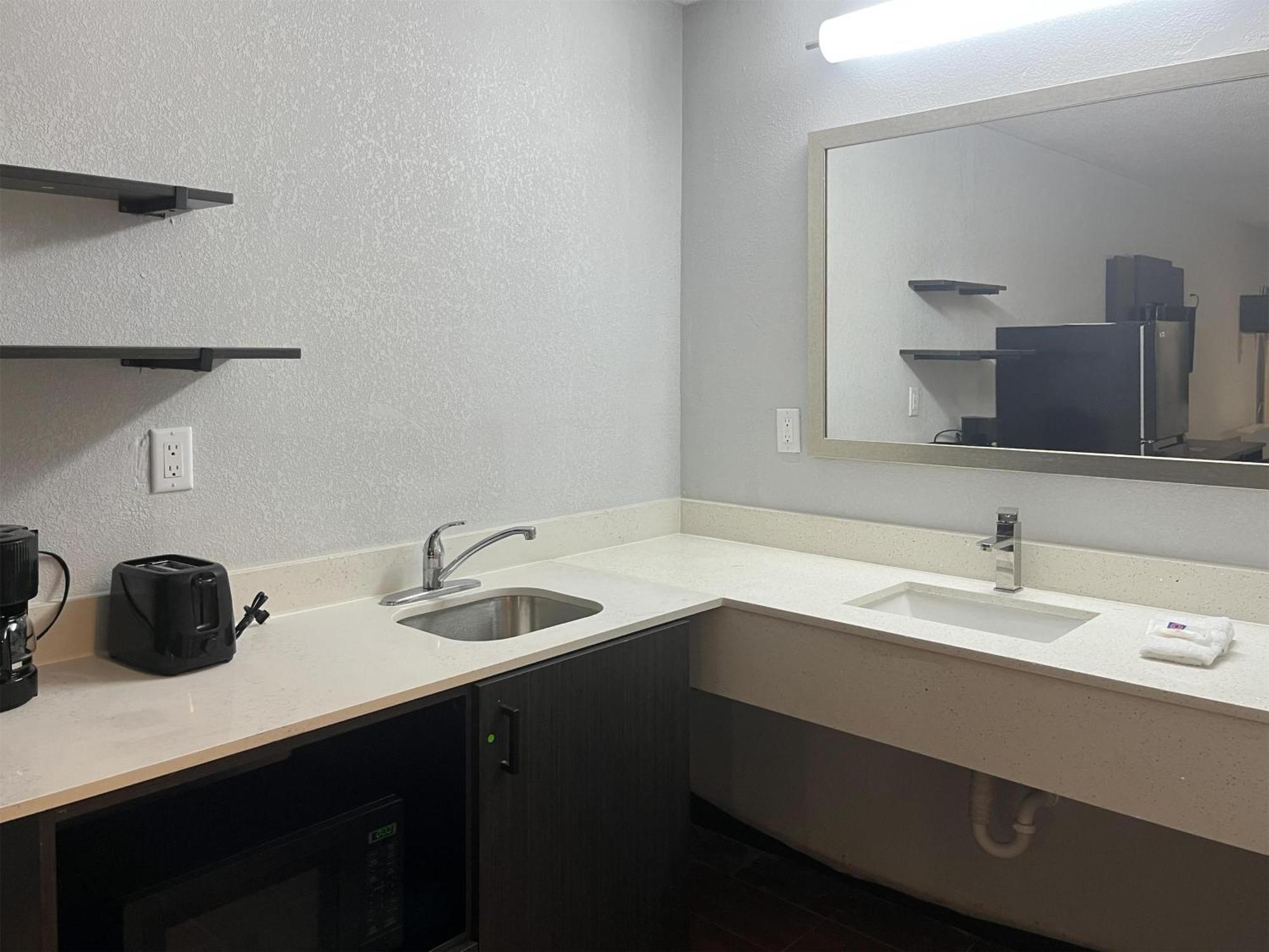 Studio 6 Suites Hurricane, Wv Екстериор снимка